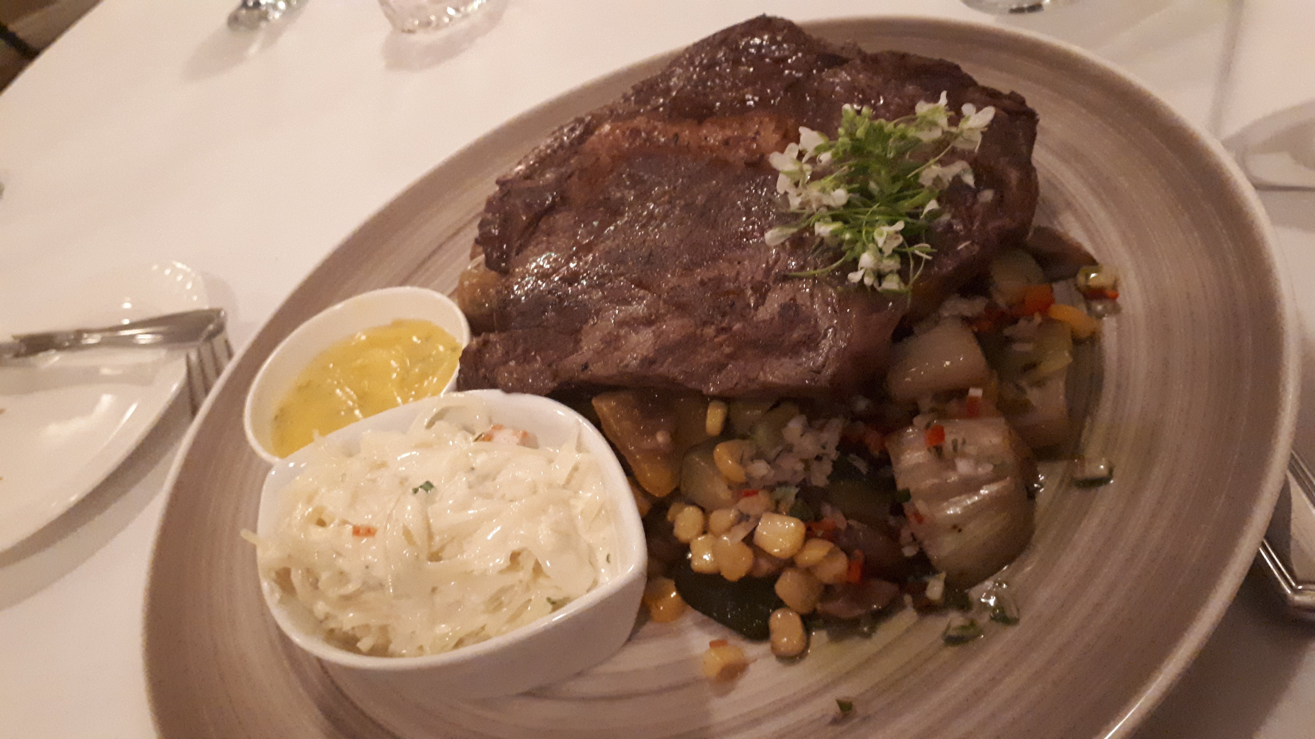 Gistihúsið - Lake Hotel Egilsstaðir-餐饮