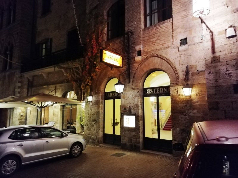 拉西斯特纳酒店主图
