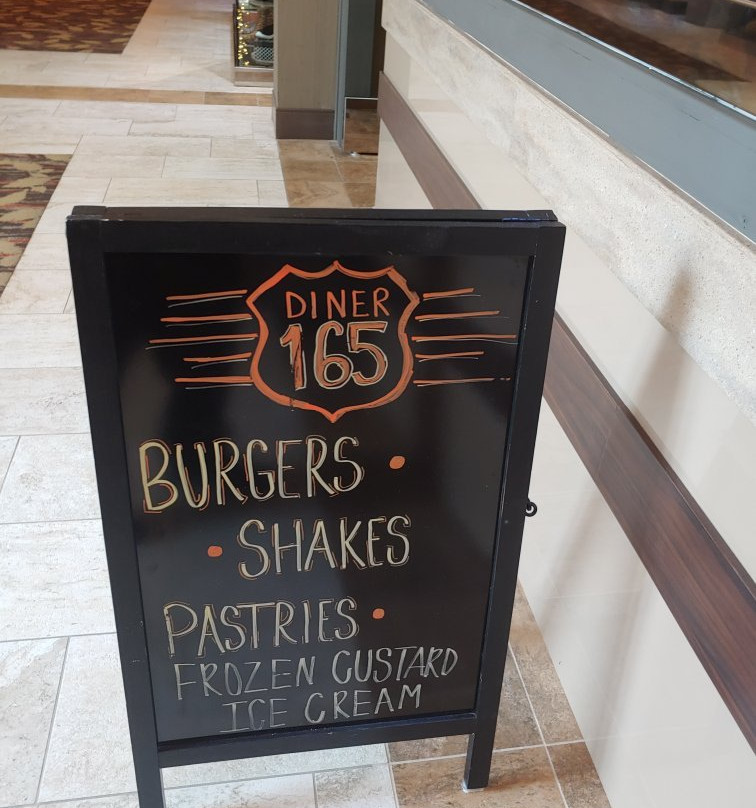 Seven Clans Hotel主图