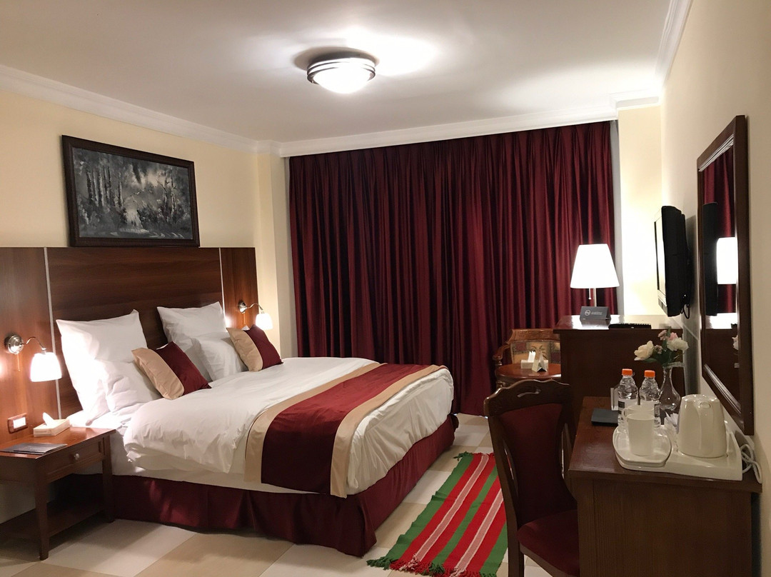 Rest Hills Hotel主图