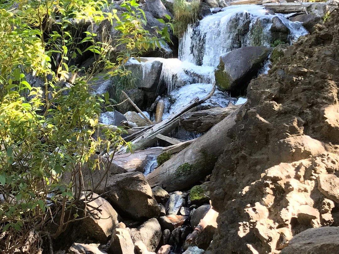 Piedra Falls-帕戈萨斯普林斯必去景点