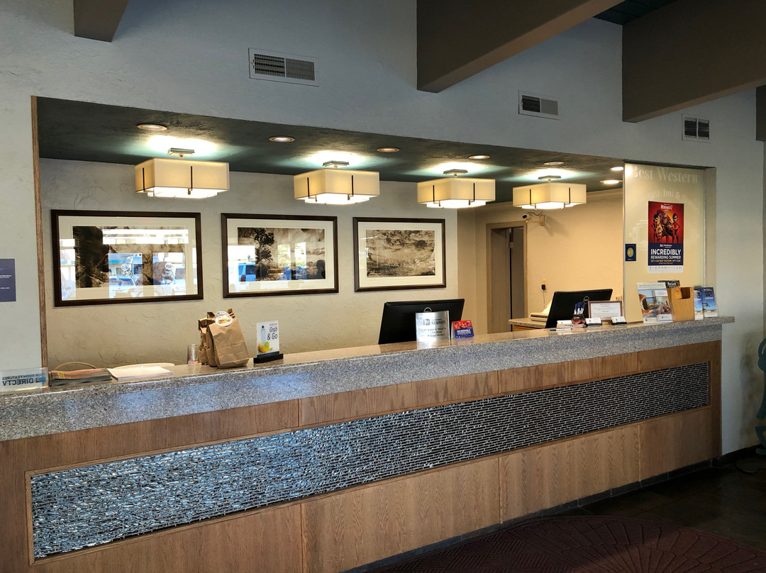 Turquoise Inn & Suites主图