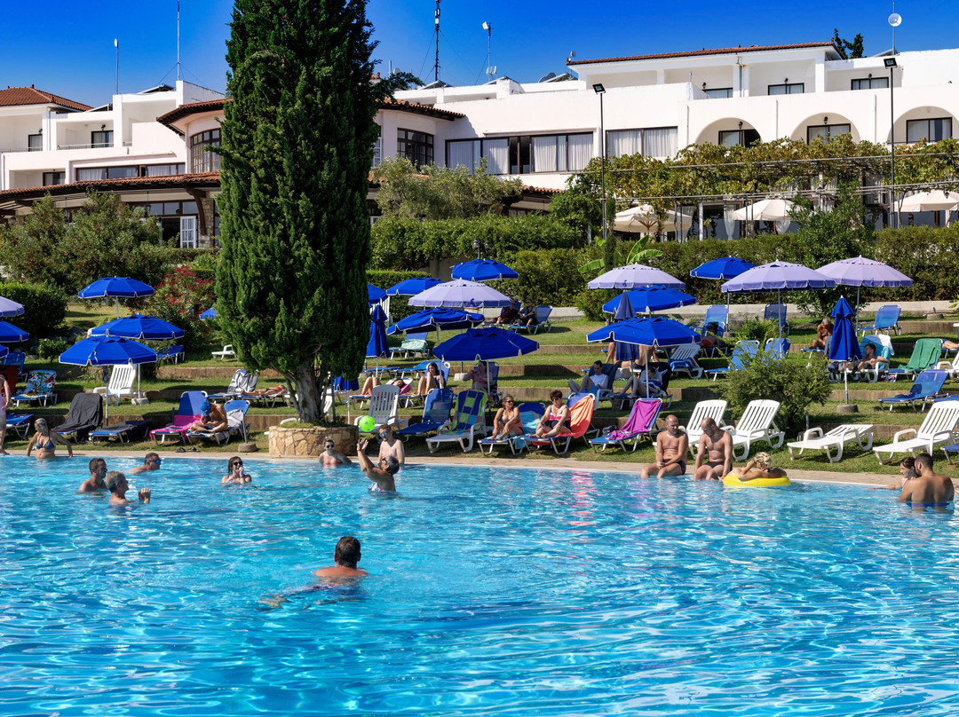 Sunrise Village Beach Hotel主图