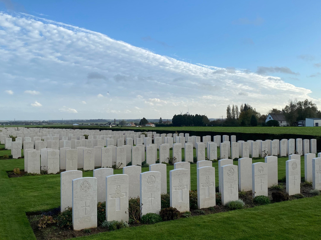 Cimetière Militaire De Mont-huon景点图片