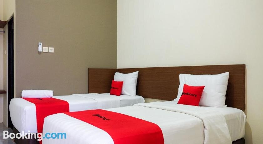 RedDoorz Syariah near Exit Tol Pemalang Comal 2主图