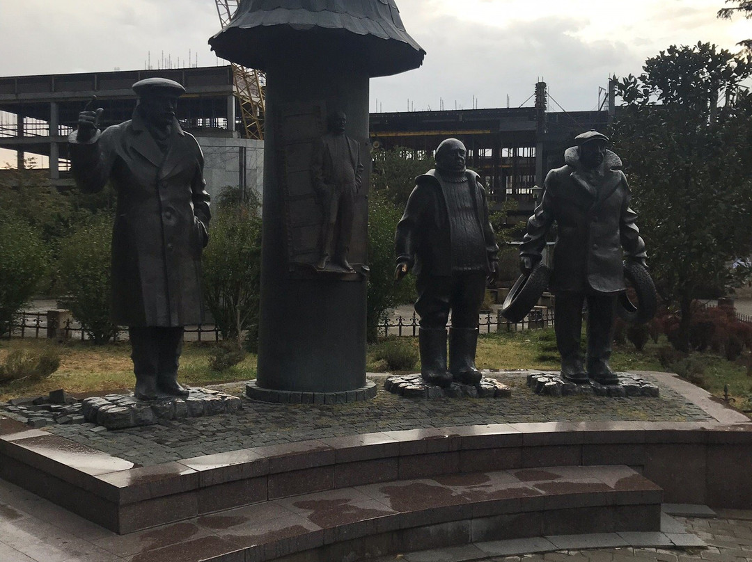 Monument to Characters of Movie Mimino-第比利斯必去景点