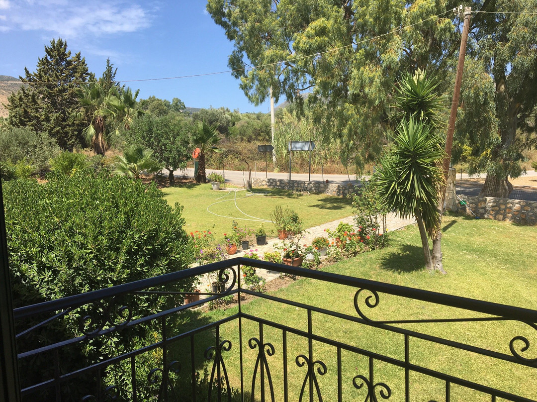 Irini Apartments主图