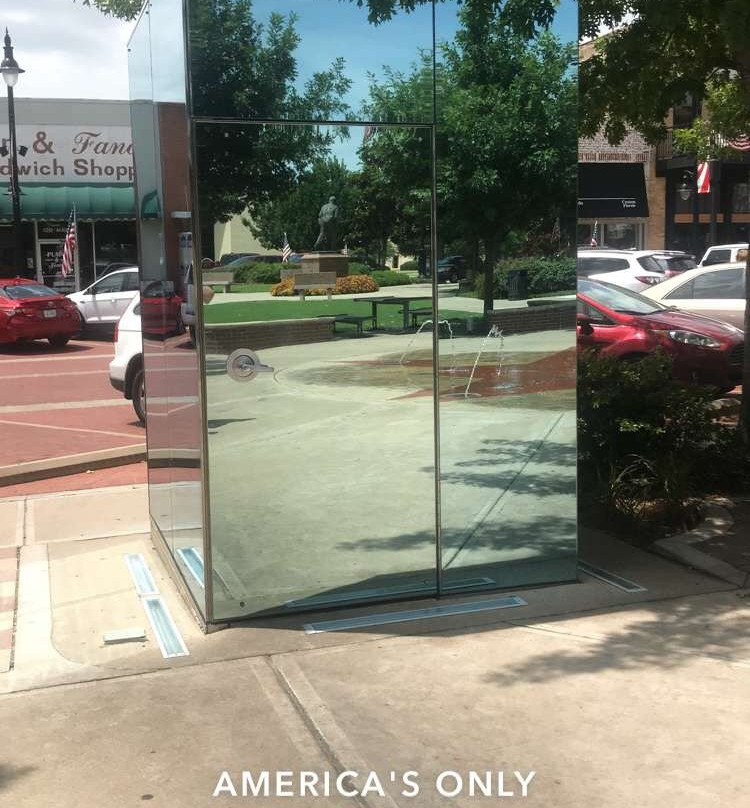 Glass Restrooms-Sulphur Springs必去景点