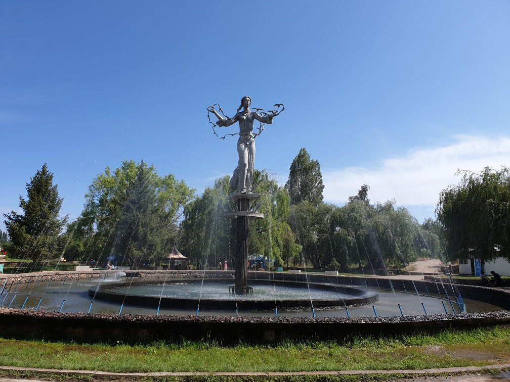 Cholpon Fountain-乔尔蓬阿塔必去景点