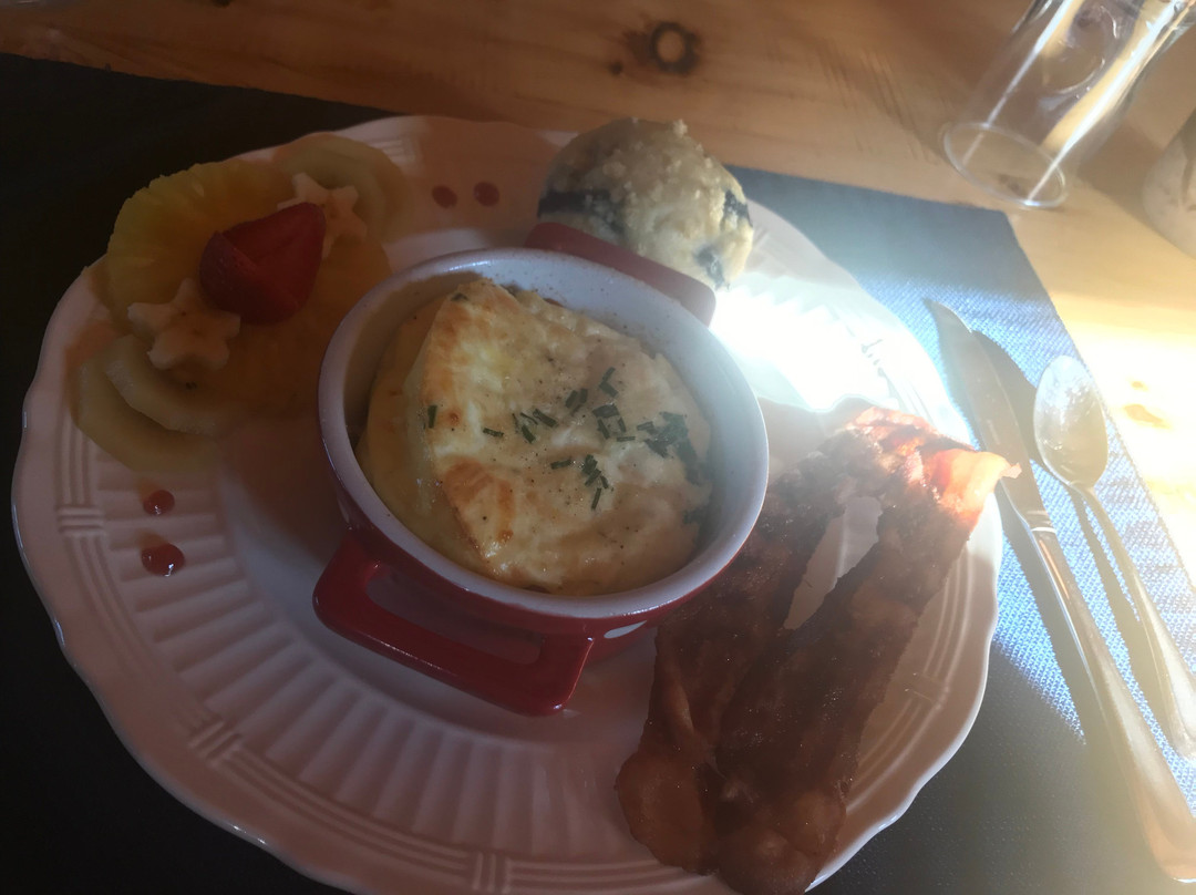 Howlers Inn Bed & Breakfast and Wolf Sanctuary主图