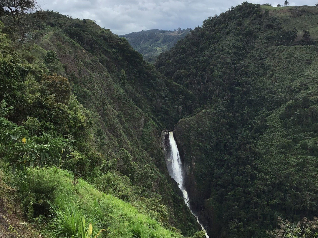 Salto de Bordones-Isnos必去景点