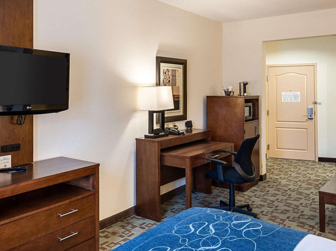 拉斐特凯富套房酒店主图