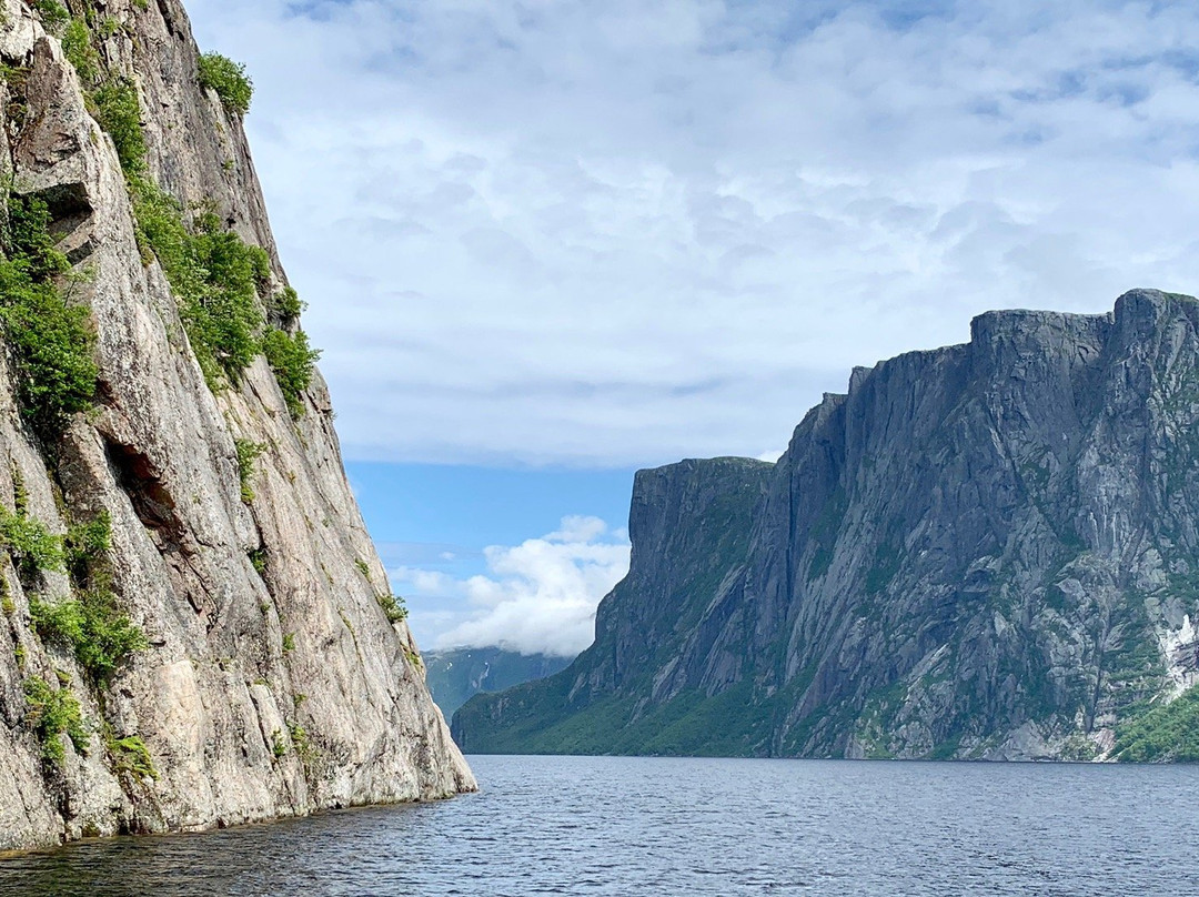 Western Brook Pond景点图片