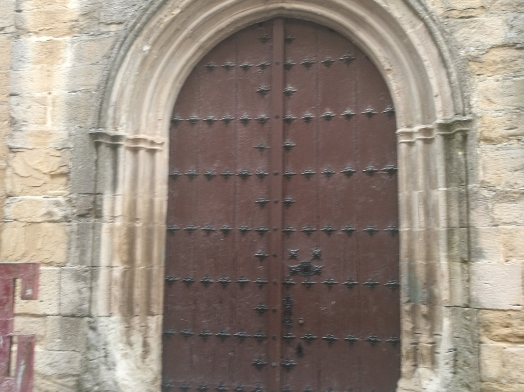 Iglesia de San Pedro Apostol-Puente la Reina必去景点
