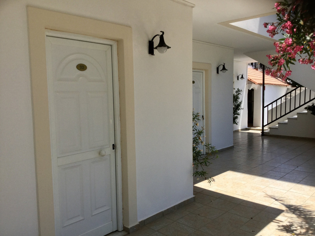 Kournas酒店住宿-Pinelopi Apartments