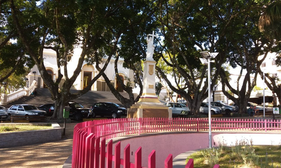 Praca Dr. Alcides Mosconi-Andradas必去景点