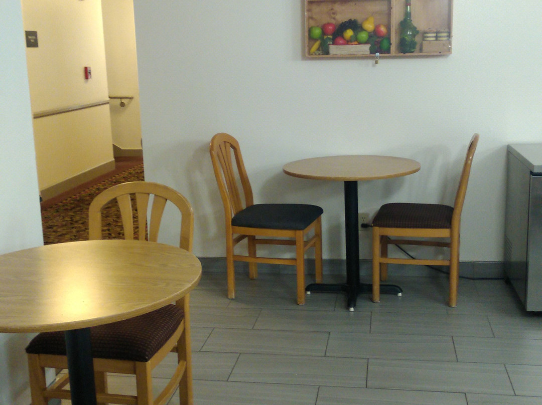 克洛弗代尔速8酒店主图