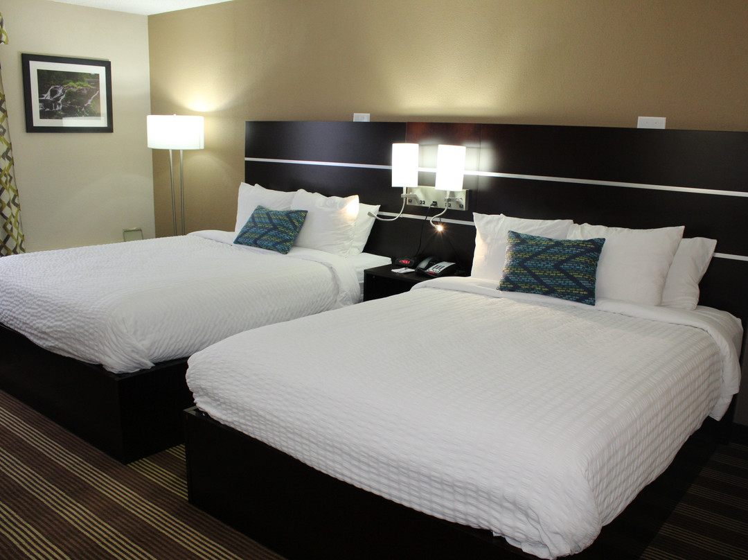 Clarion Inn & Suites Stroudsburg - Poconos