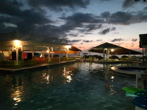 Fun Holiday Beach Resort主图