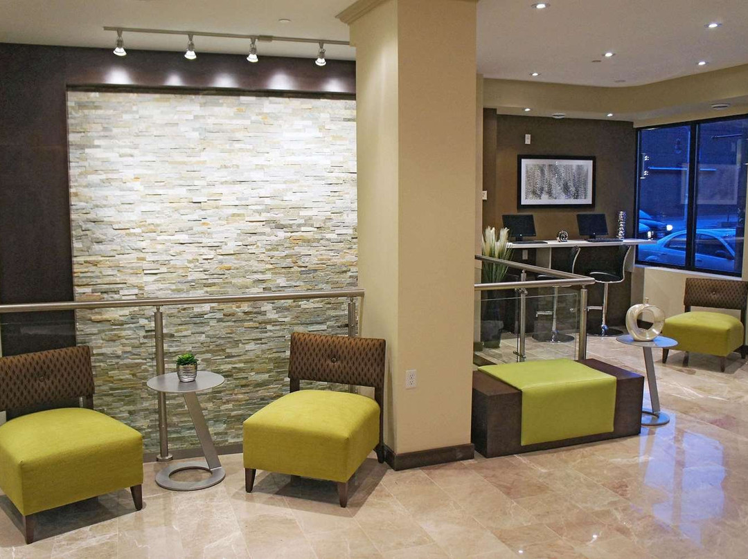 La Quinta Inn & Suites Oshawa主图