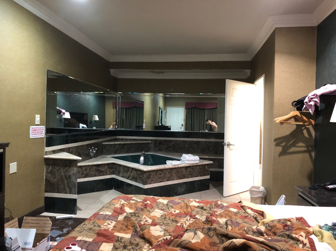 水晶温泉套房酒店主图