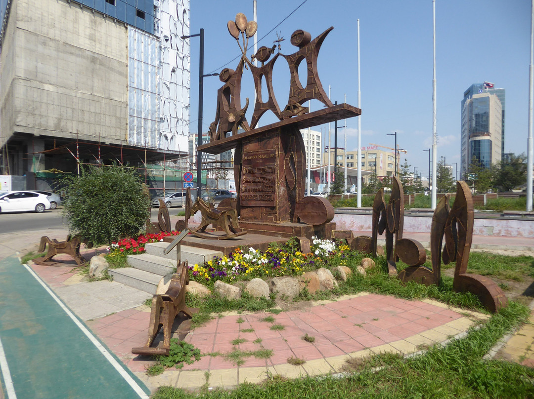 Monument to "Come Along My Little Buddy" Song-乌兰巴托必去景点