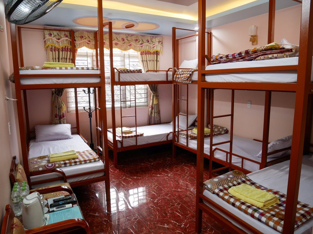 Green Karst Hostel & Bar