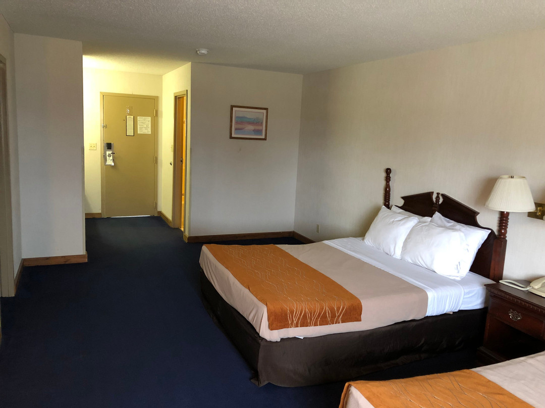 Denison Inn & Suites主图