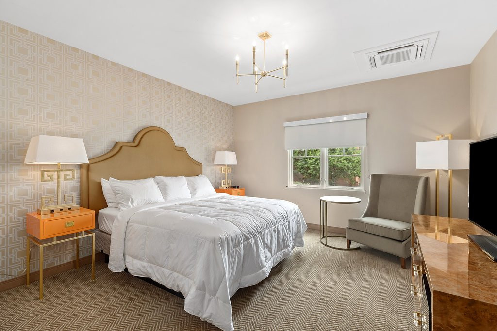 The Collegiate Hotel主图