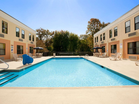 Red Roof Inn & Suites Middleborough主图