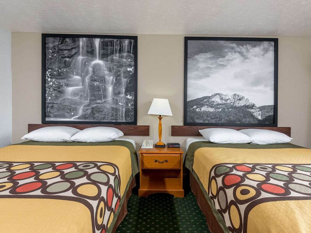 Super 8 by Wyndham Fairmont主图