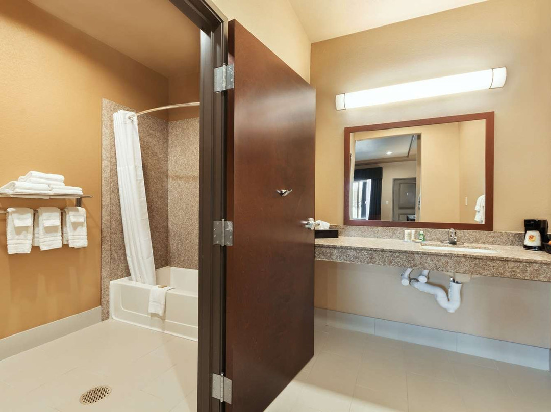 Super 8 by Wyndham Karnes City主图