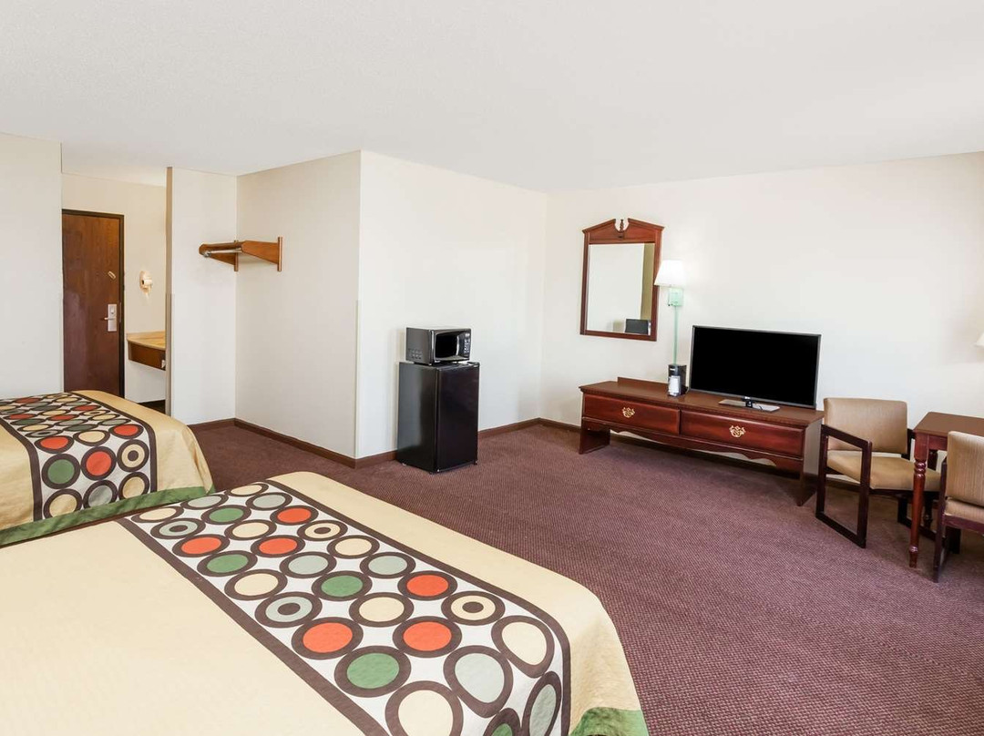 Super 8 by Wyndham Lincoln主图