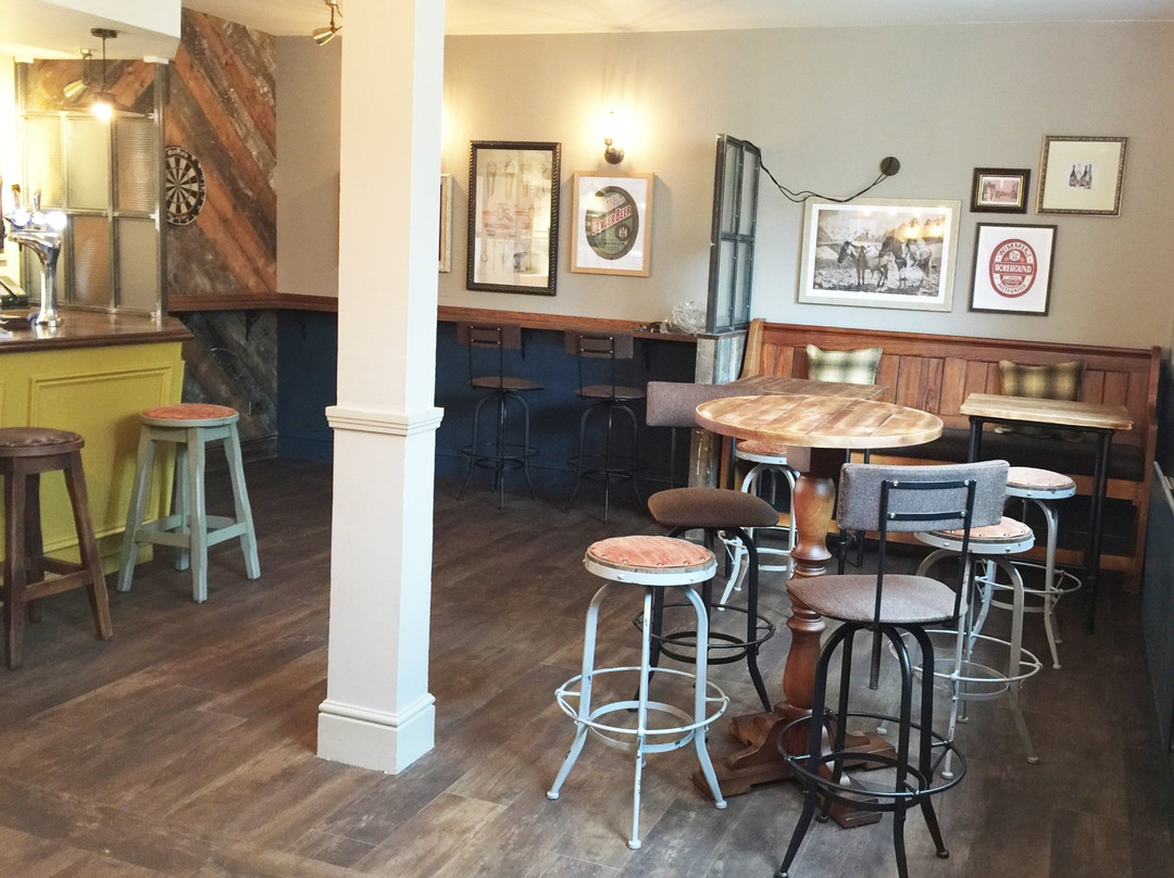 The Woolpack Hotel主图