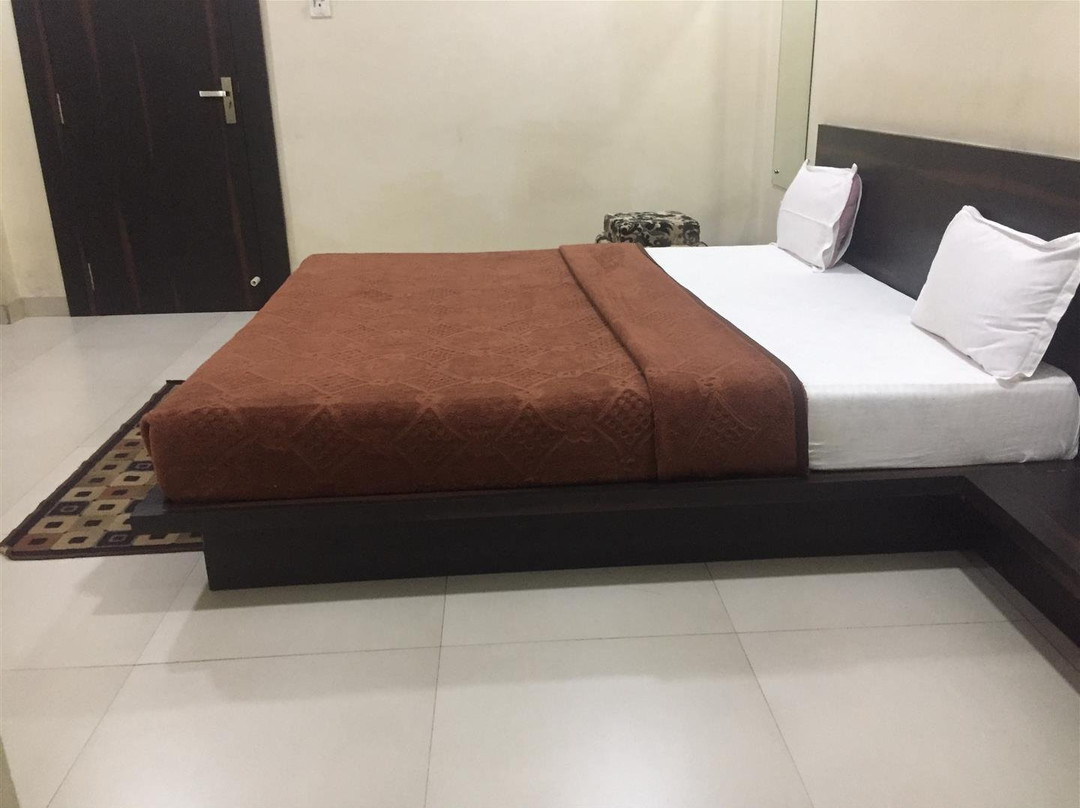 Hotel Devraj Place主图