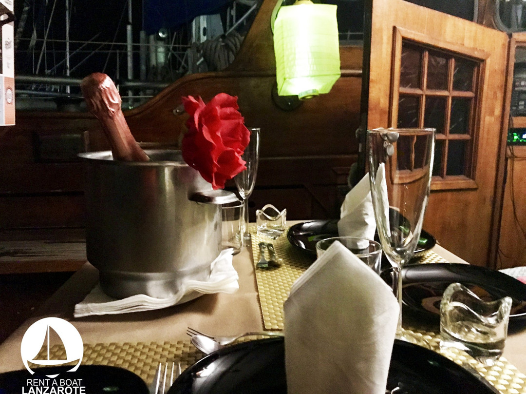 Rent a Boat Lanzarote-卡拉罗港口必去景点