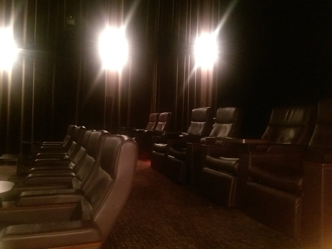 Reading Cinemas Harbourtown-比格纳·沃特斯必去景点