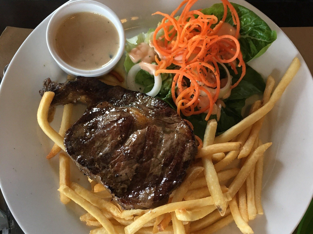 Simunjan餐馆和美食-Fork and Knife Restaurant