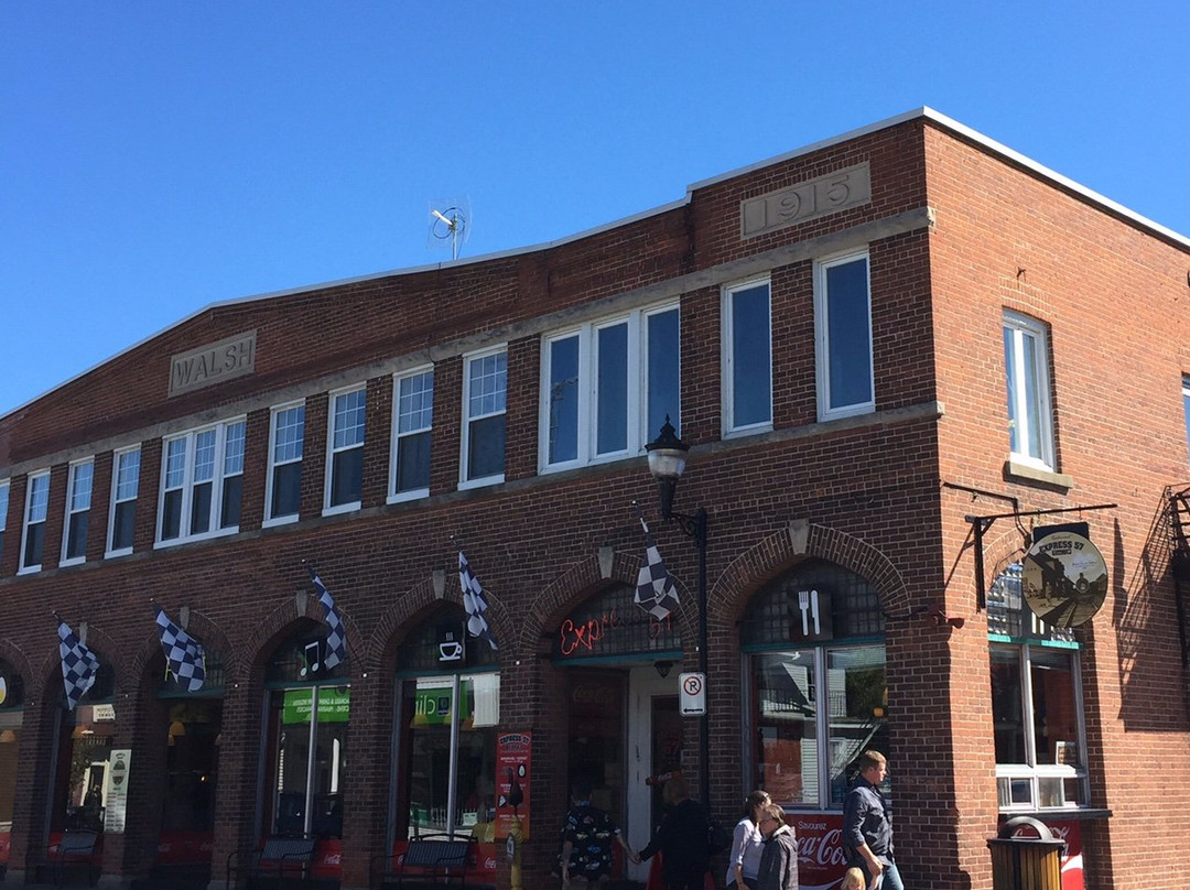 Fort Covington餐馆和美食-Restaurant Express 57