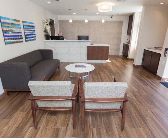 雷德伍德城酒店住宿-太平洋欧洲酒店