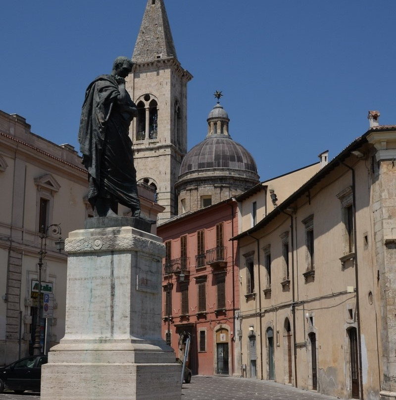 Statua di Ovidio-苏尔莫纳必去景点