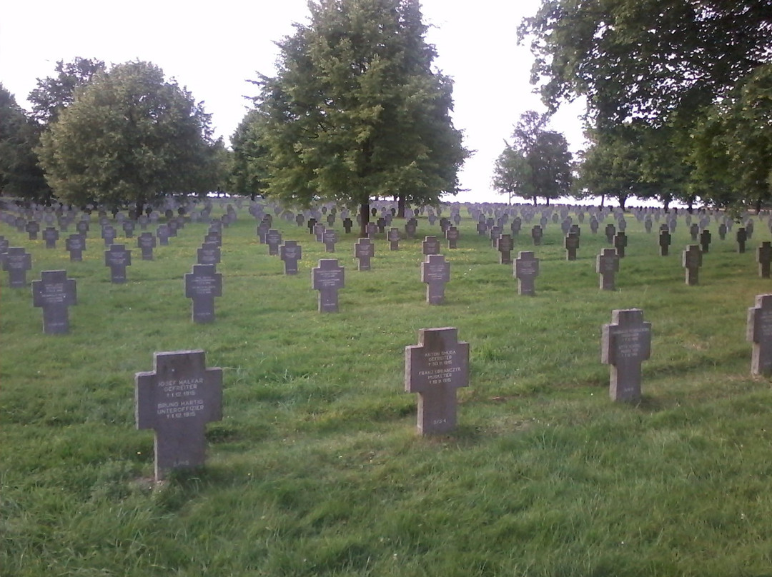 German Military Cemetery Maissemy景点图片