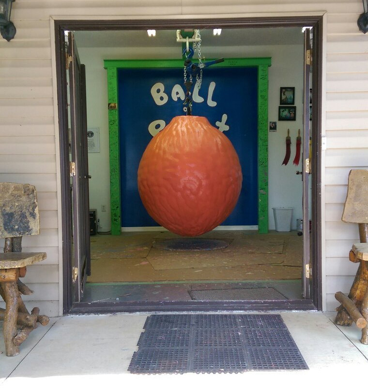 World's Largest Ball of Paint-Alexandria必去景点