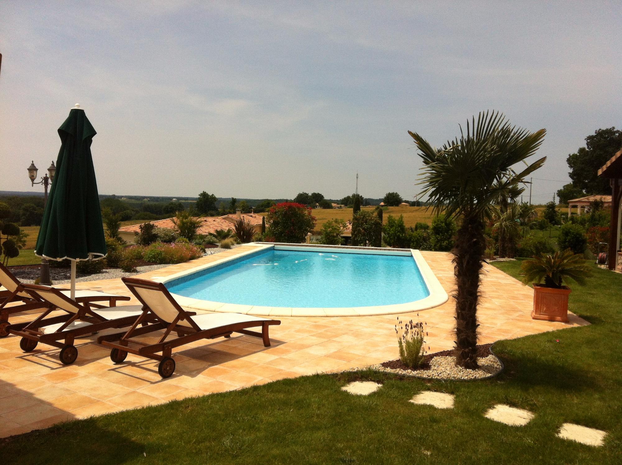 Le Clos Castel - Gîte Équipé-泳池