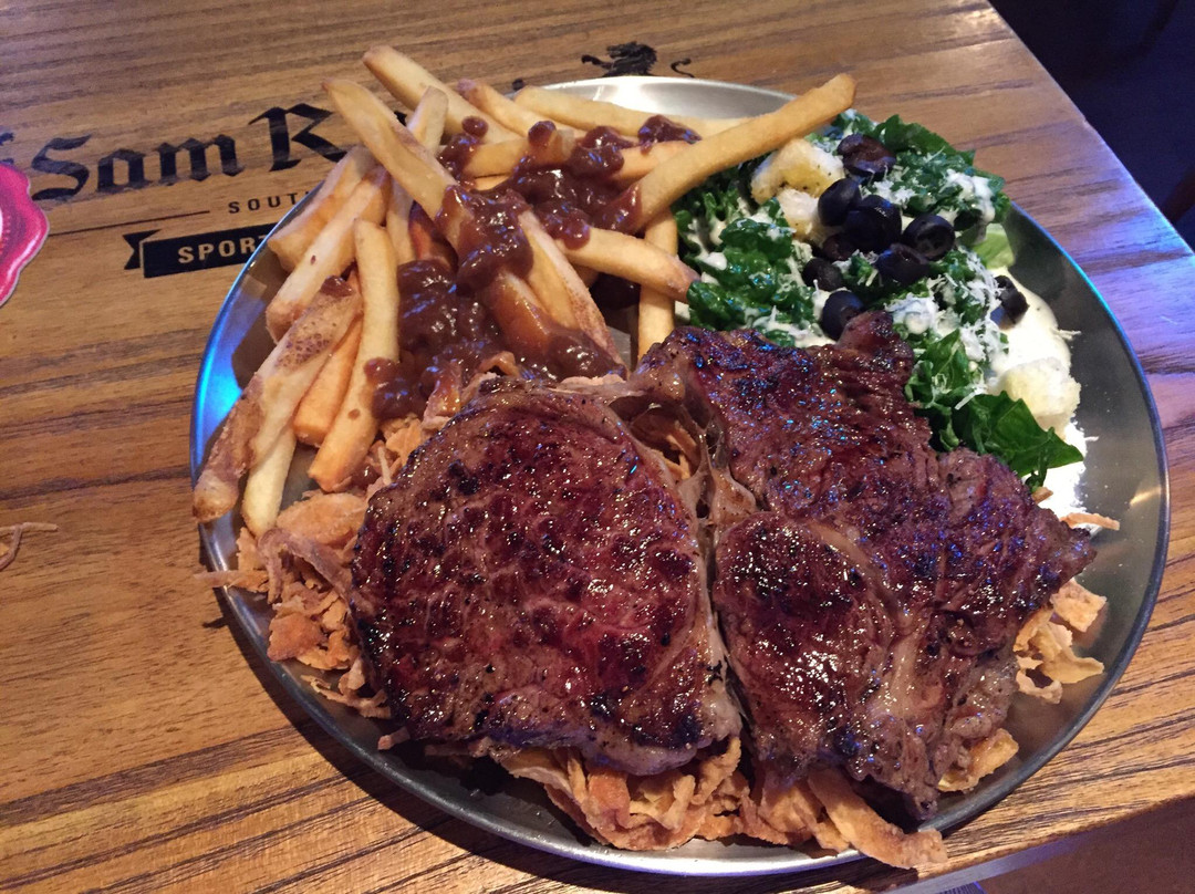 샘 라이언즈 스포츠 바 & 그릴