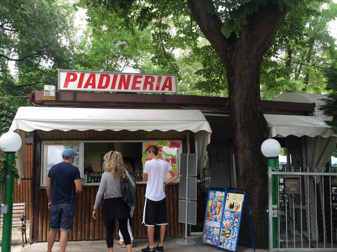 Rovereta餐馆和美食-Piadineria Il Boschetto