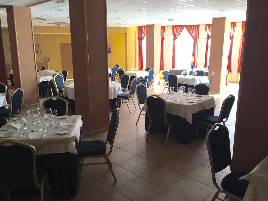 Villel餐馆和美食-Hotel Isabel de Segura