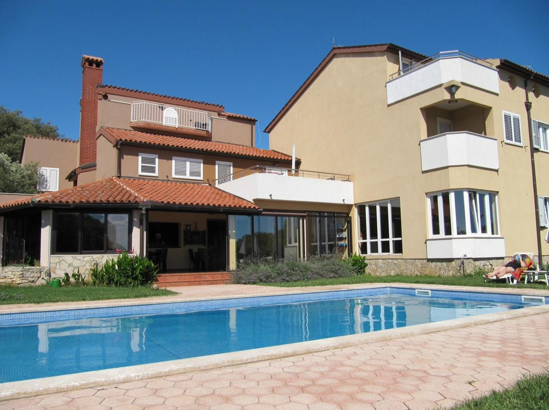 Guesthouse ''Barboska'' - Big Outdoor Swimming Pool & Private Tennis Court