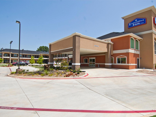 Executive Inn and Suites主图