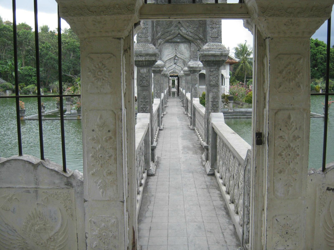 乌戎水皇宫-卡朗阿森必去景点